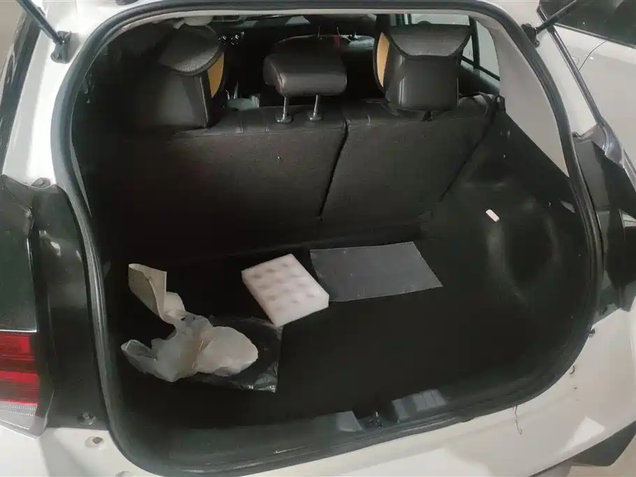 Toyota Yaris L 2023