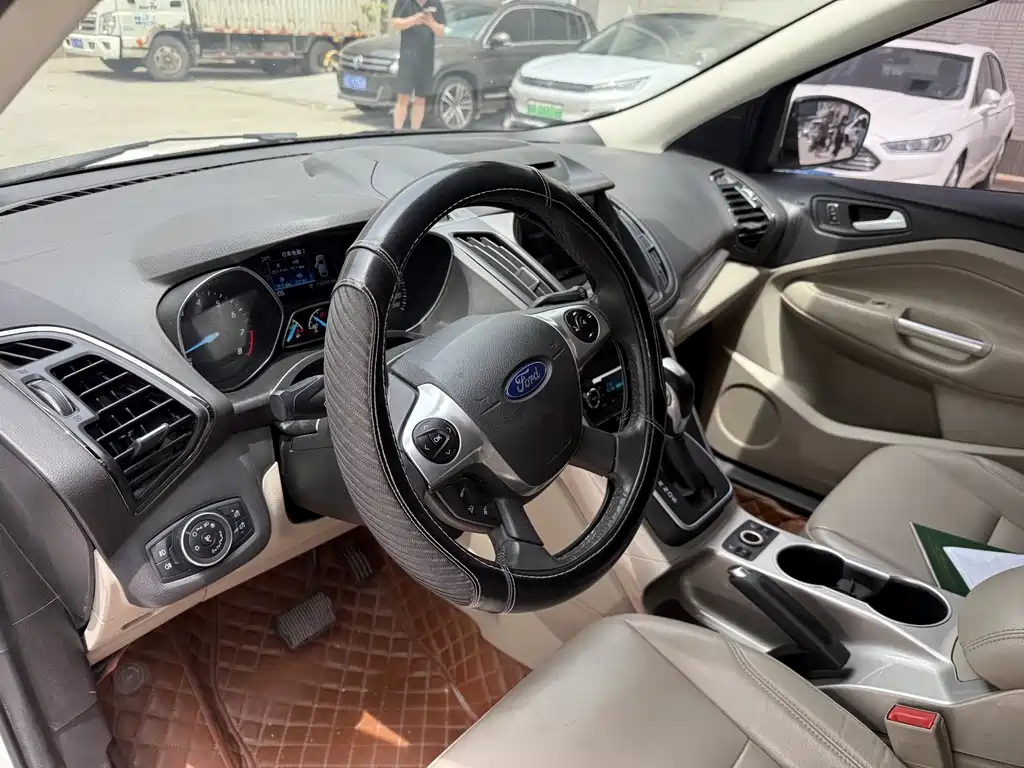 Ford Kuga 2016 — фото 9