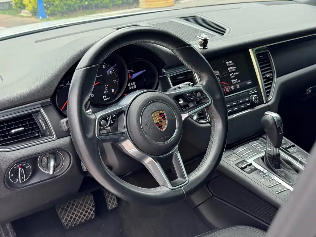 Porsche Macan 2016 — фото 16