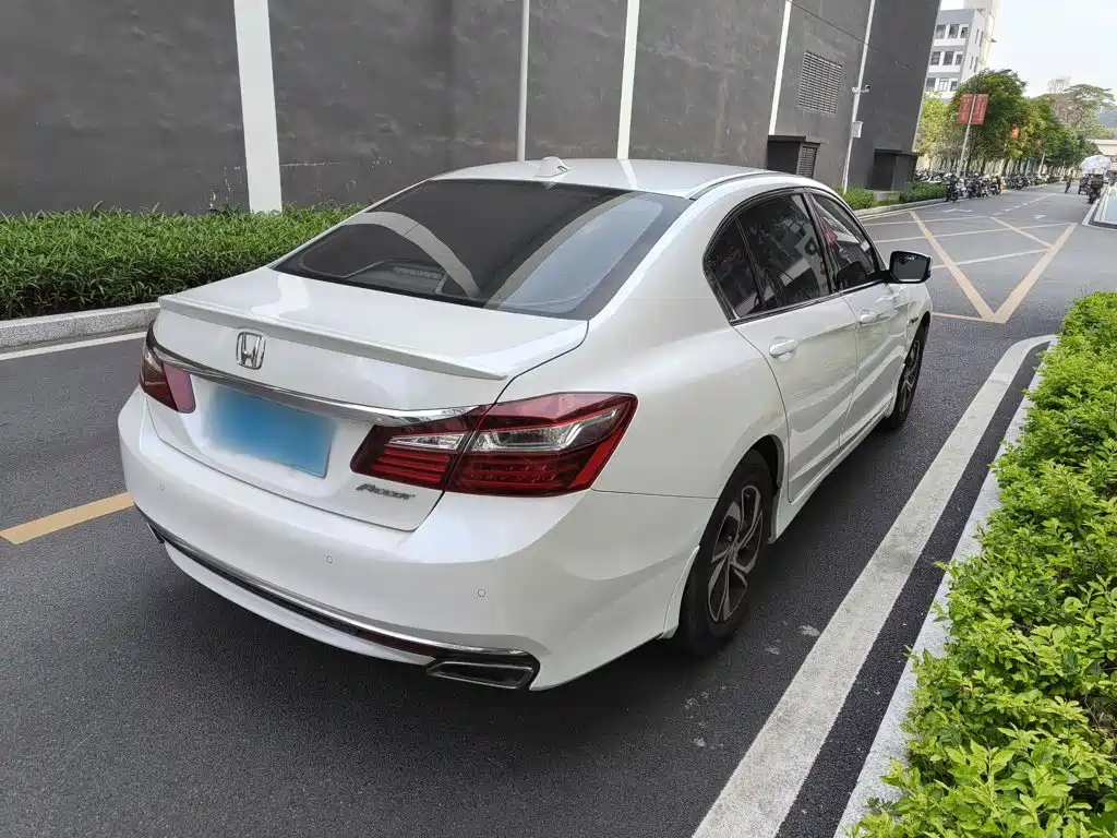 Honda Accord 2016 — фото 24