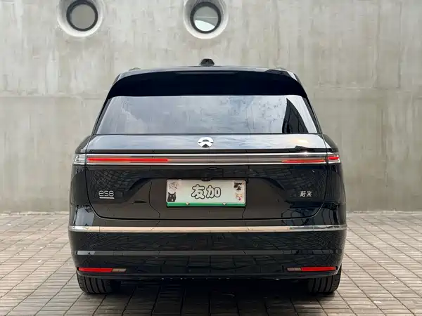 NIO ES8 2025