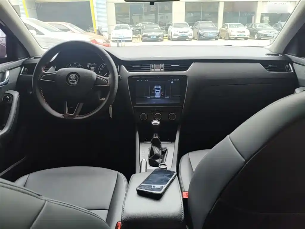 Skoda Octavia 2017 — фото 10