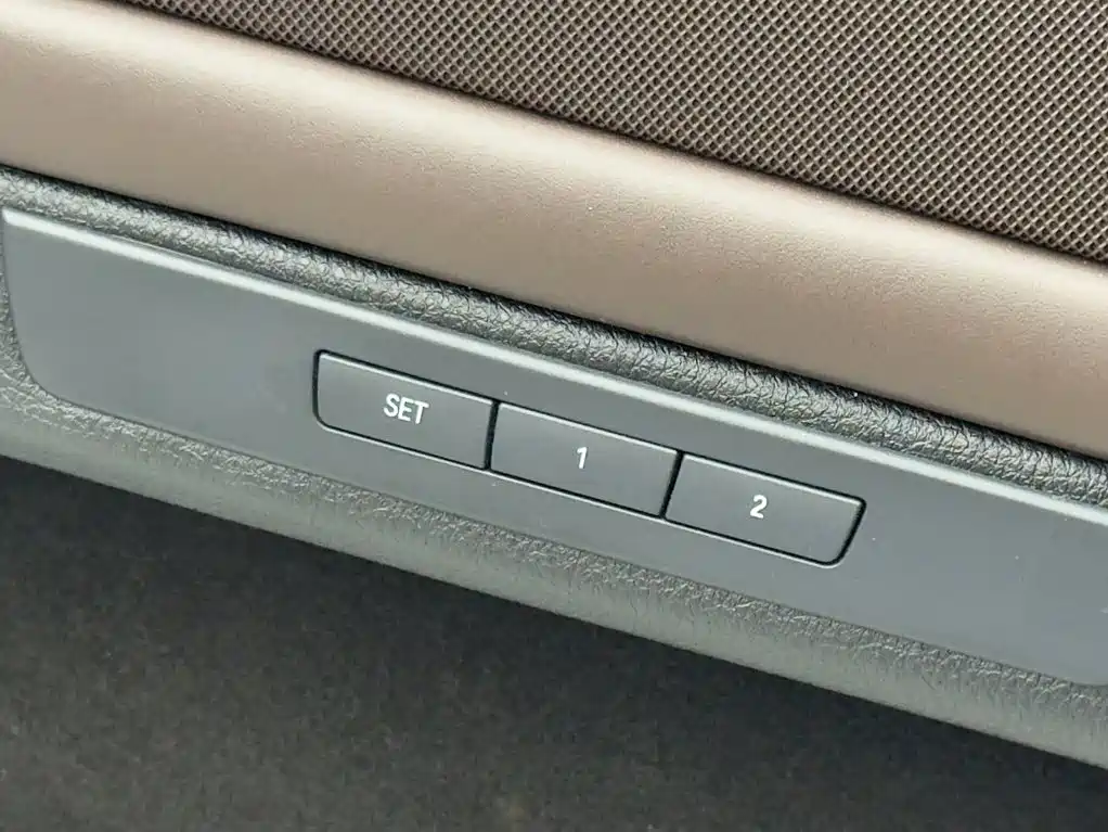 BMW 5 Series 2017 — фото 19
