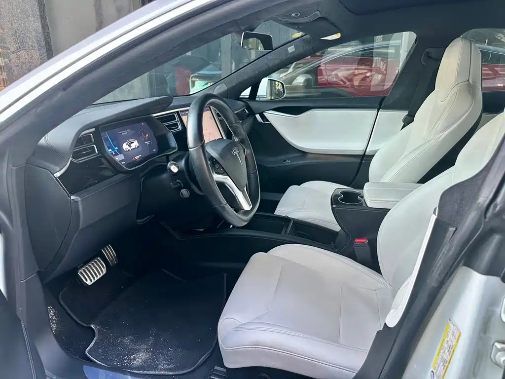 Tesla Model S 2018 — фото 10