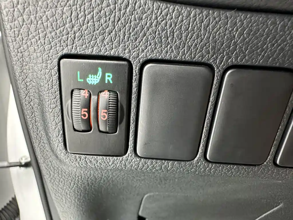 Mitsubishi Outlander 2023 — фото 13