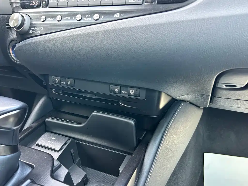 Lexus ES 2021 — фото 14