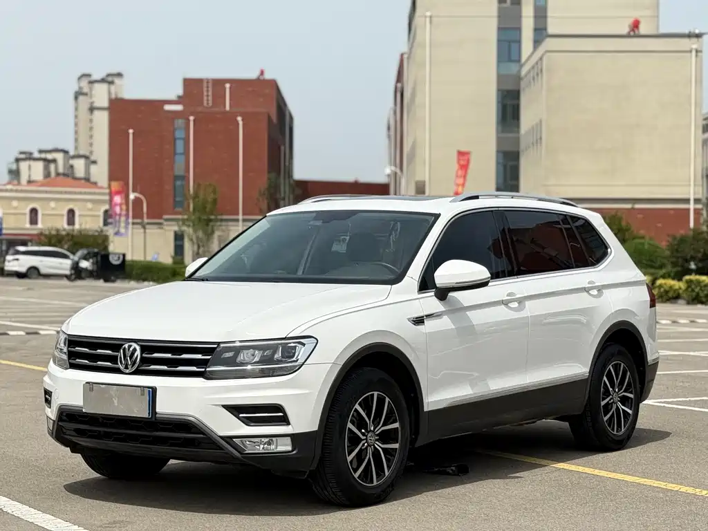 Volkswagen Tiguan L 2018 — фото 1