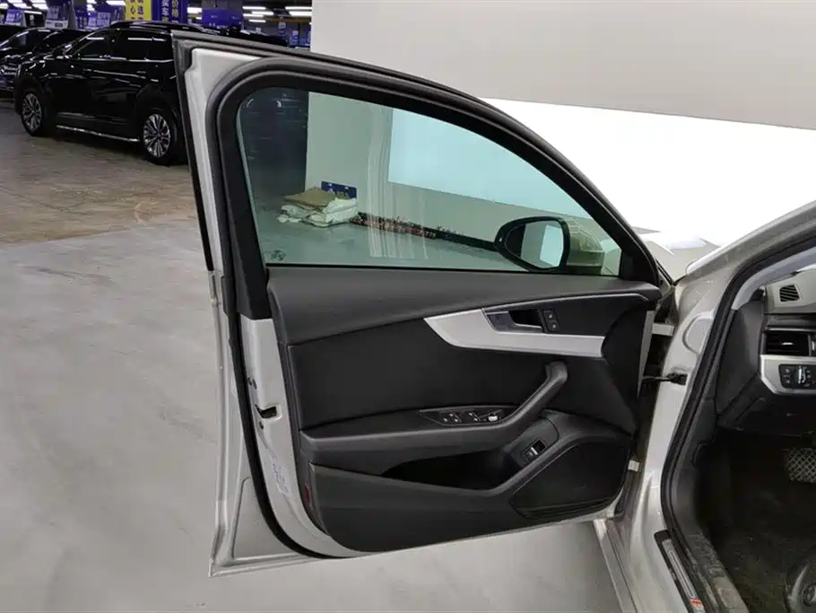 Audi A4L 2018