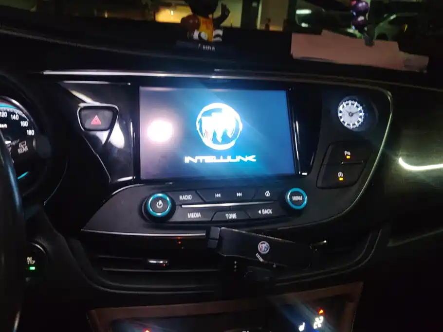 Buick Envision Plus 2017 — фото 12