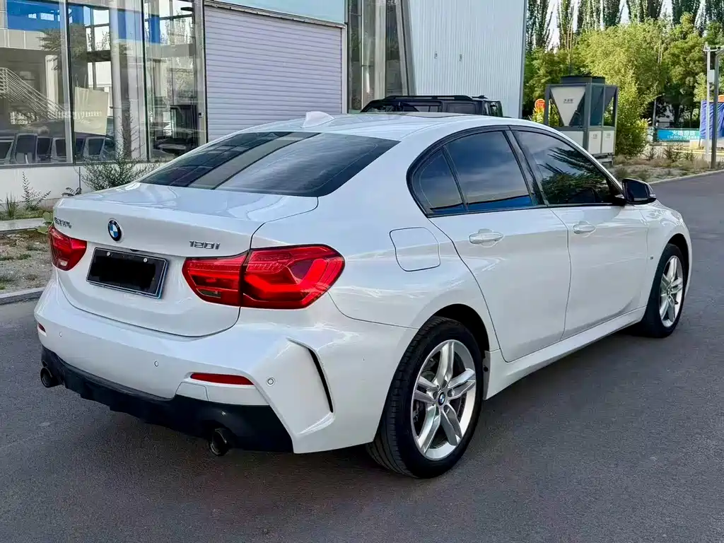 BMW 1 Series 2021