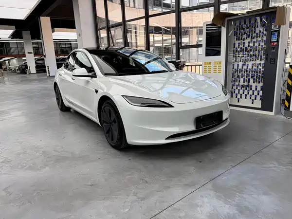 Tesla Model 3 2024