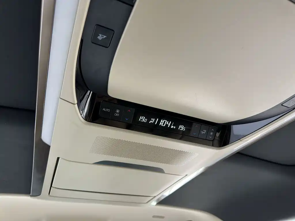 Toyota Alphard 2024 — фото 31