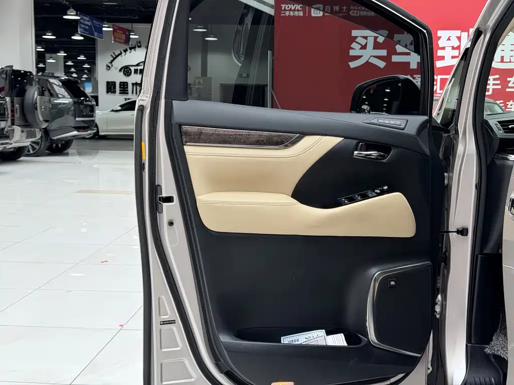 Toyota Vellfire 2019 — фото 11