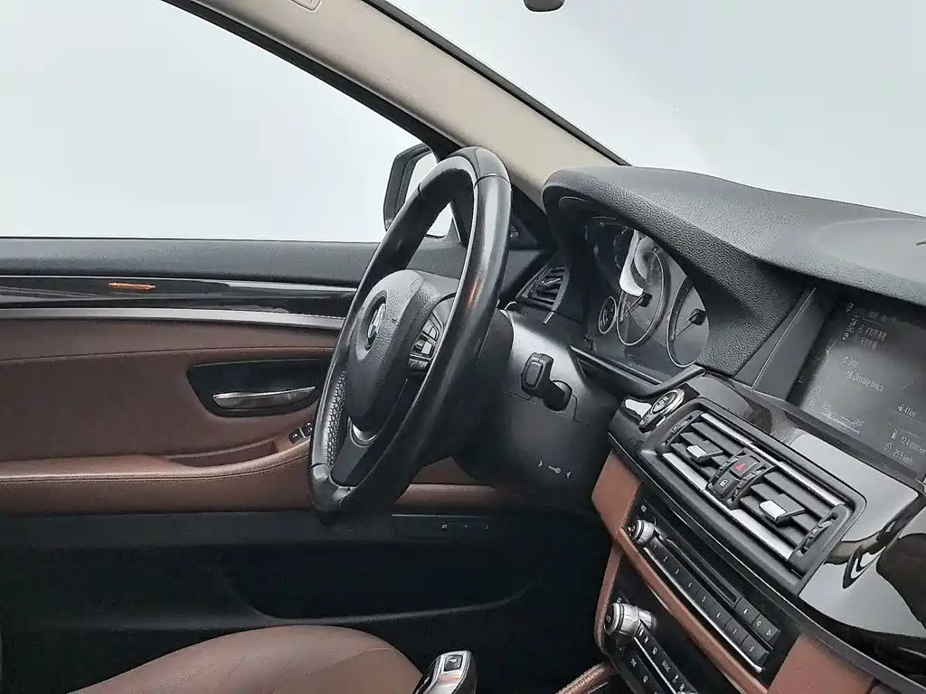 BMW 5 Series 2015 — фото 22