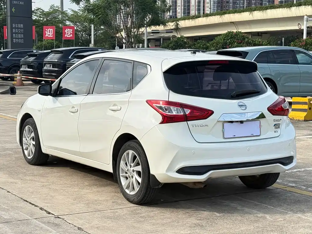 Nissan Tiida 2017 — фото 5