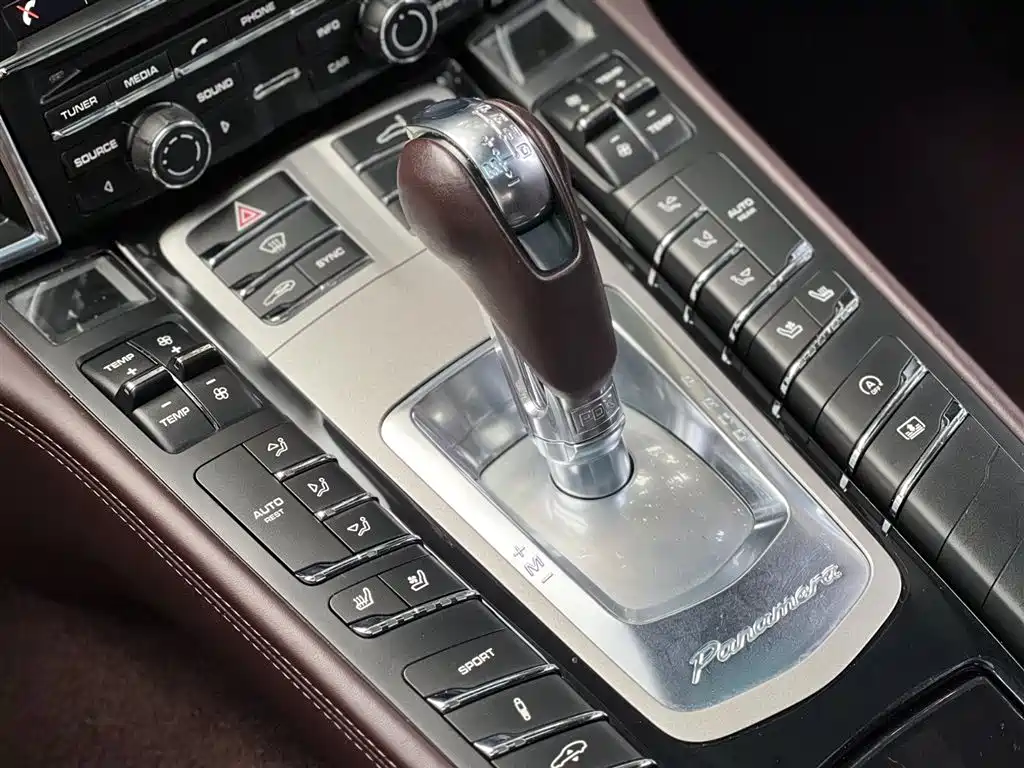 Porsche Panamera 2015 — фото 18
