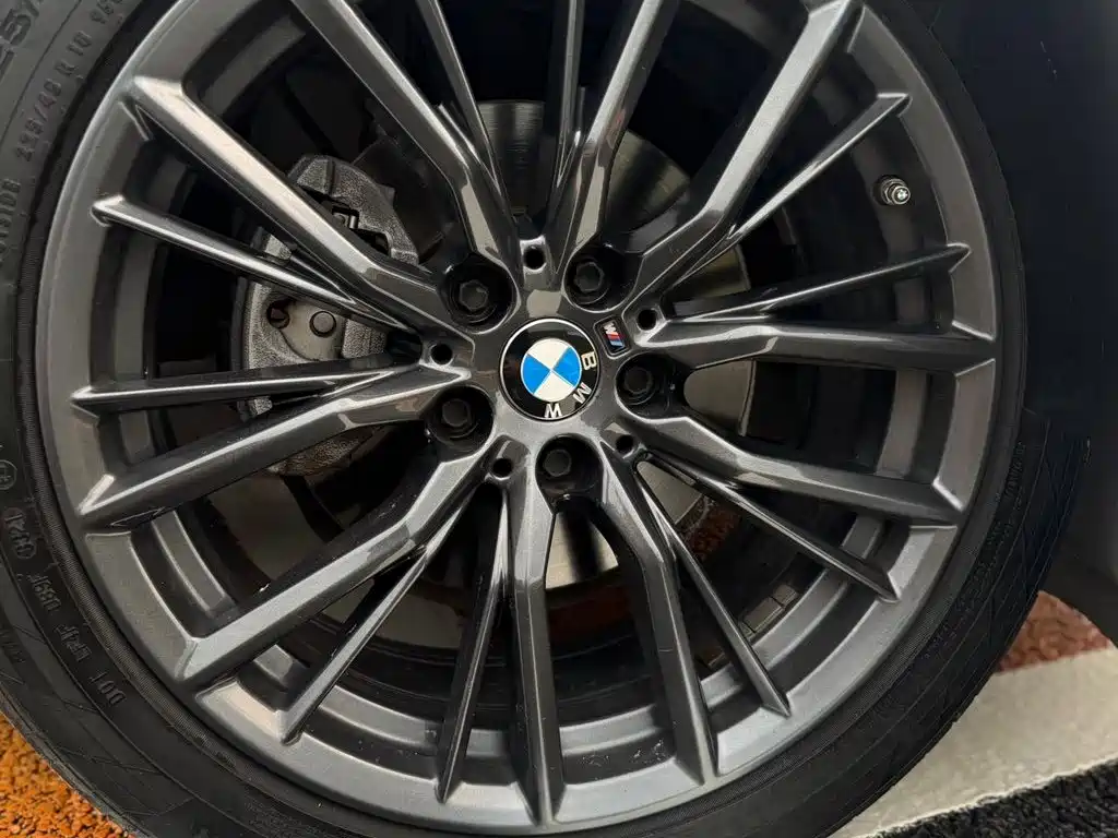 BMW 3 Series 2019 — фото 9