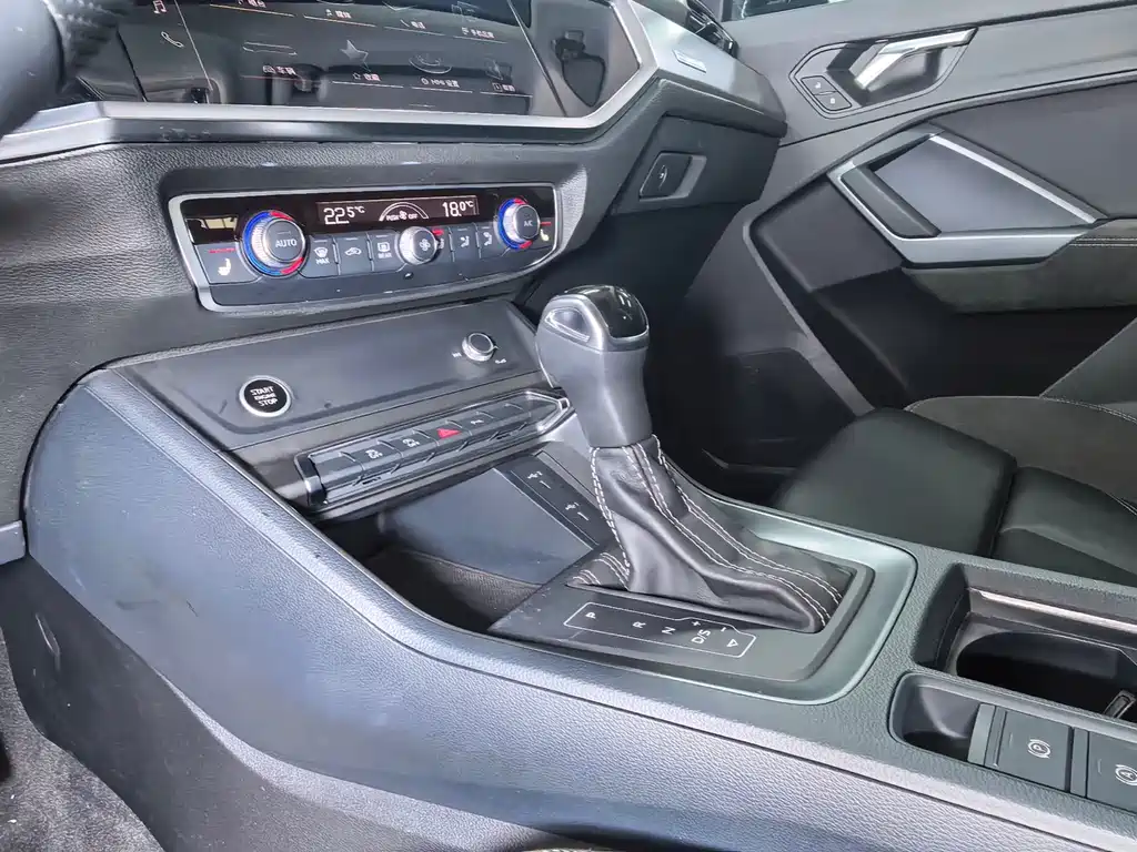 Audi Q3 Sportback 2022 — фото 17