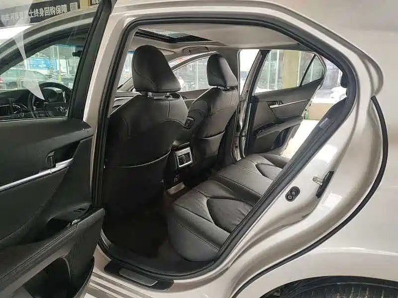 Toyota Camry 2021 — фото 16