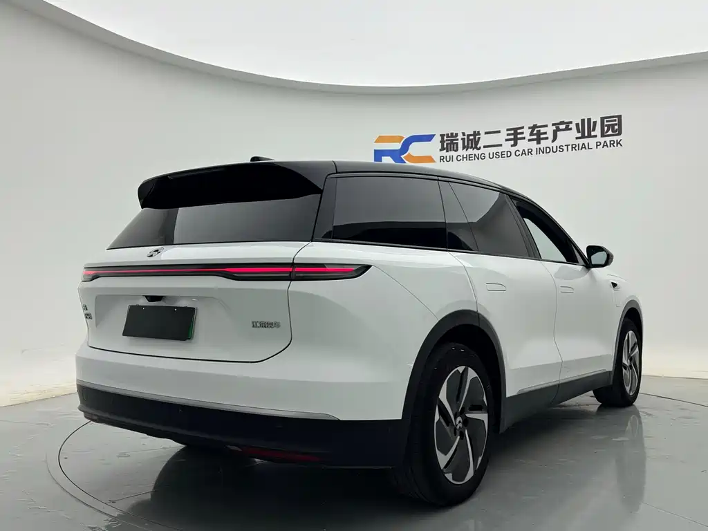 NIO ES8 2023