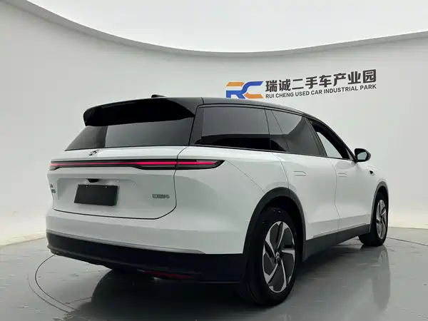 NIO ES8 2023
