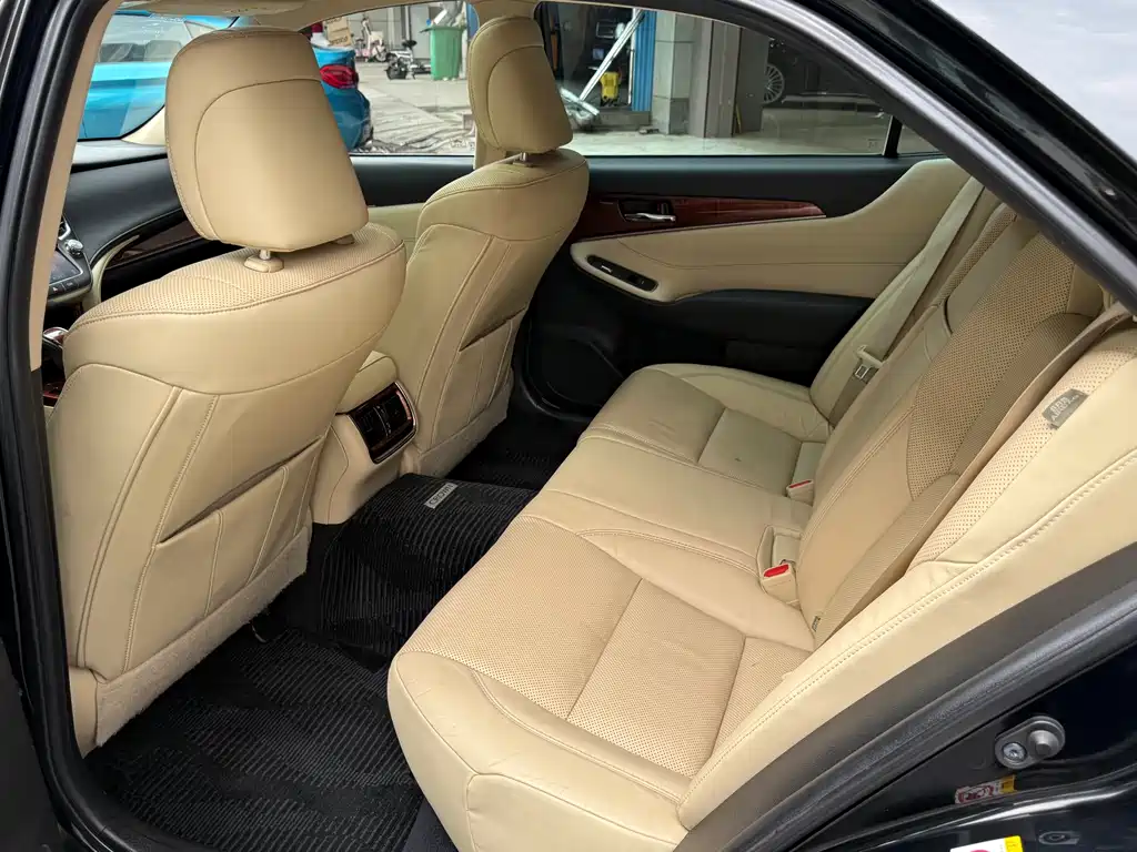 Toyota Crown 2016 — фото 12