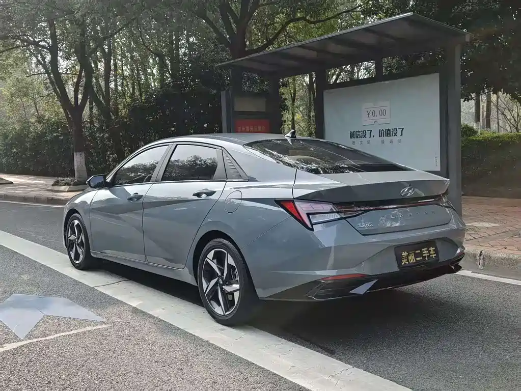 Hyundai Elantra 2023 — фото 10