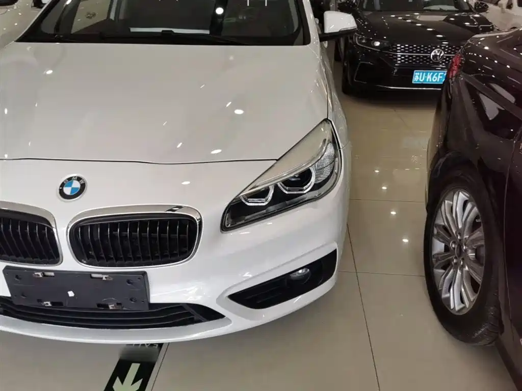 BMW 2 Series Active Tourer 2017 — фото 24