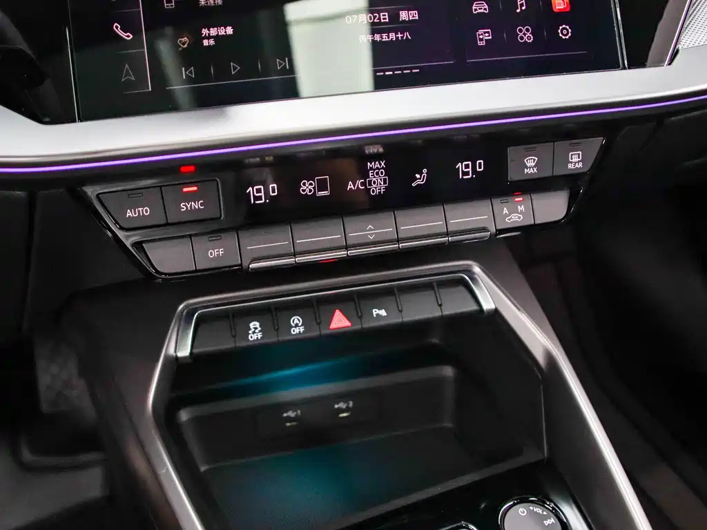 Audi A3 2023 — фото 10