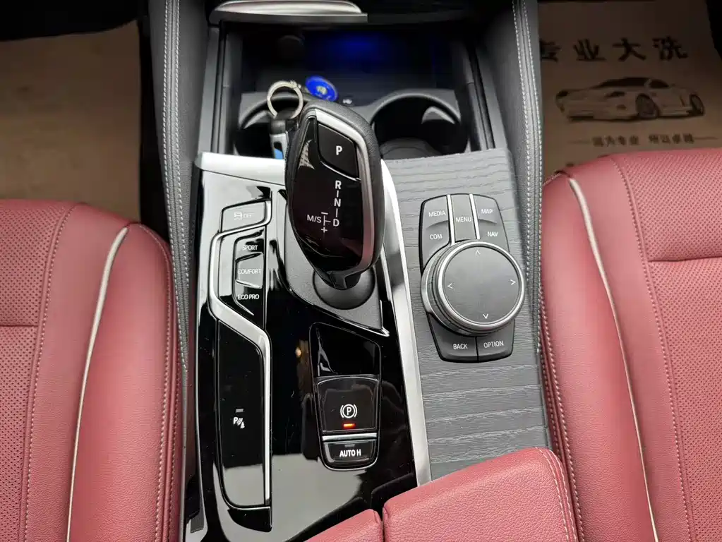 BMW 5 Series 2021 — фото 14