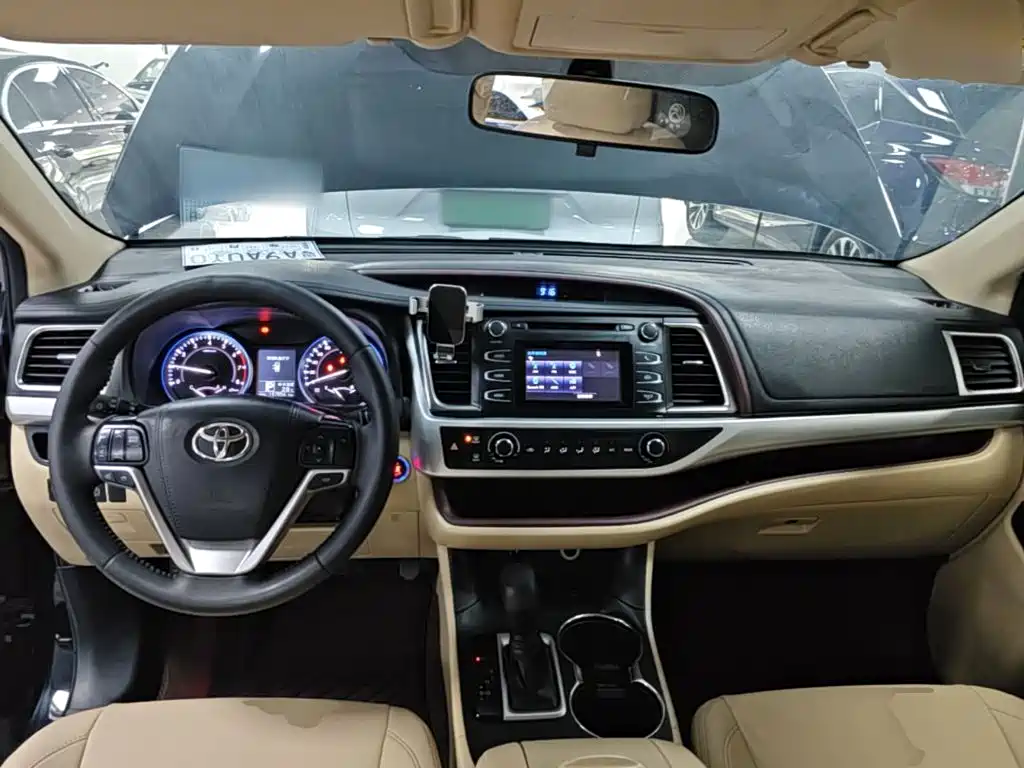 Toyota Highlander 2018 — фото 10