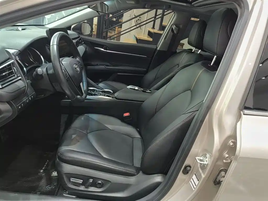 Toyota Camry 2022 — фото 15