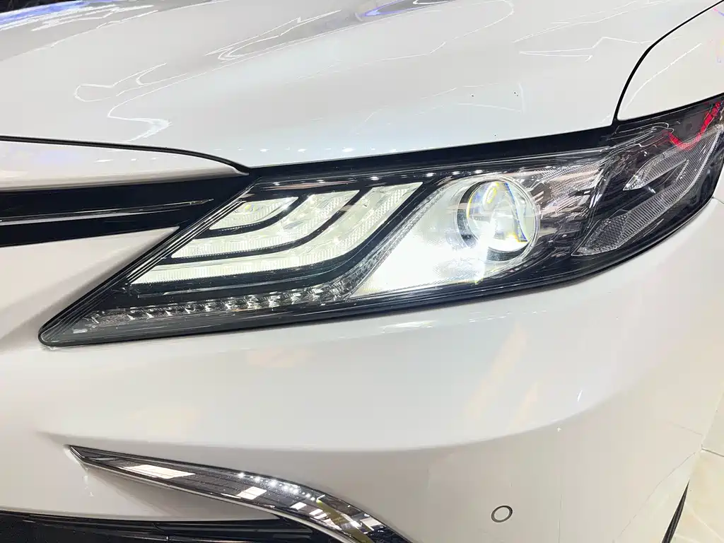 Toyota Camry 2021 — фото 5