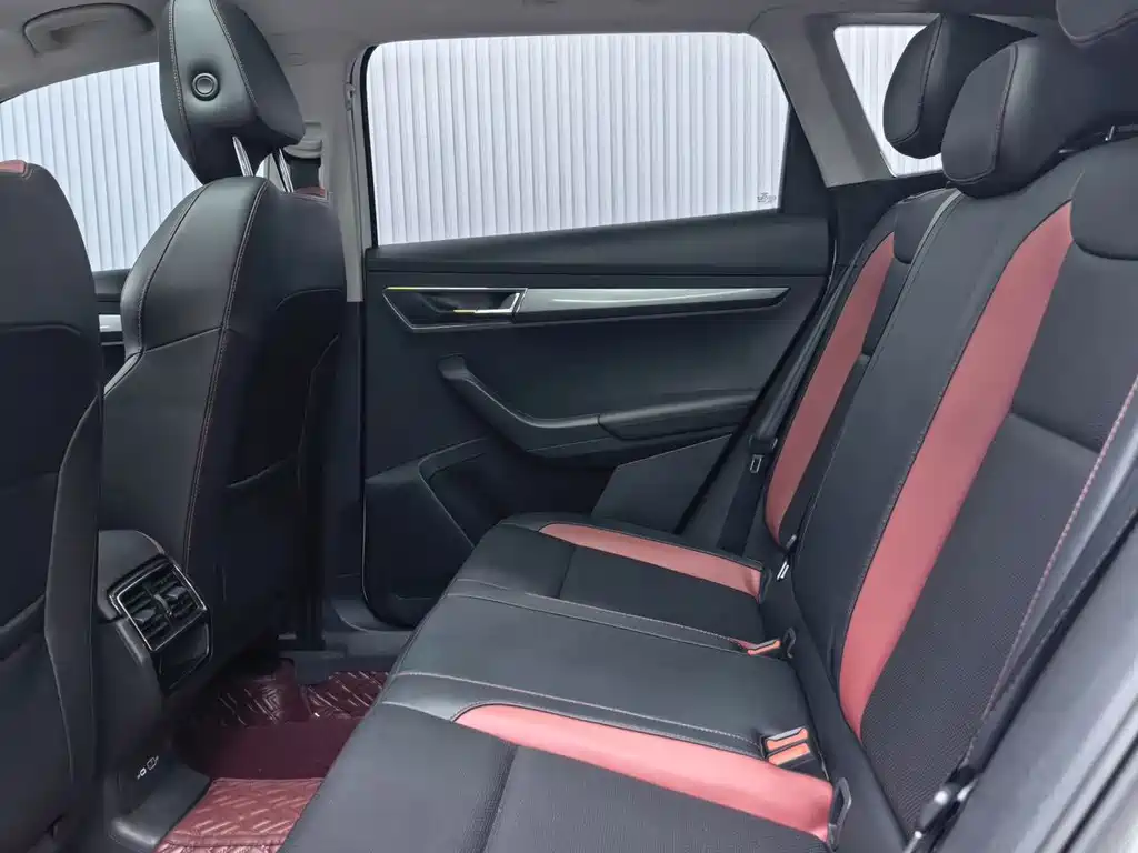 Skoda Karoq 2023 — фото 10