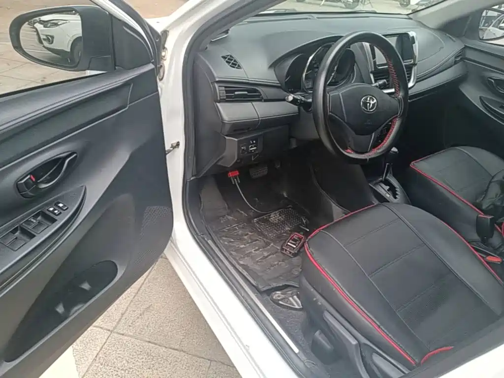 Toyota Yaris L 2017 — фото 16