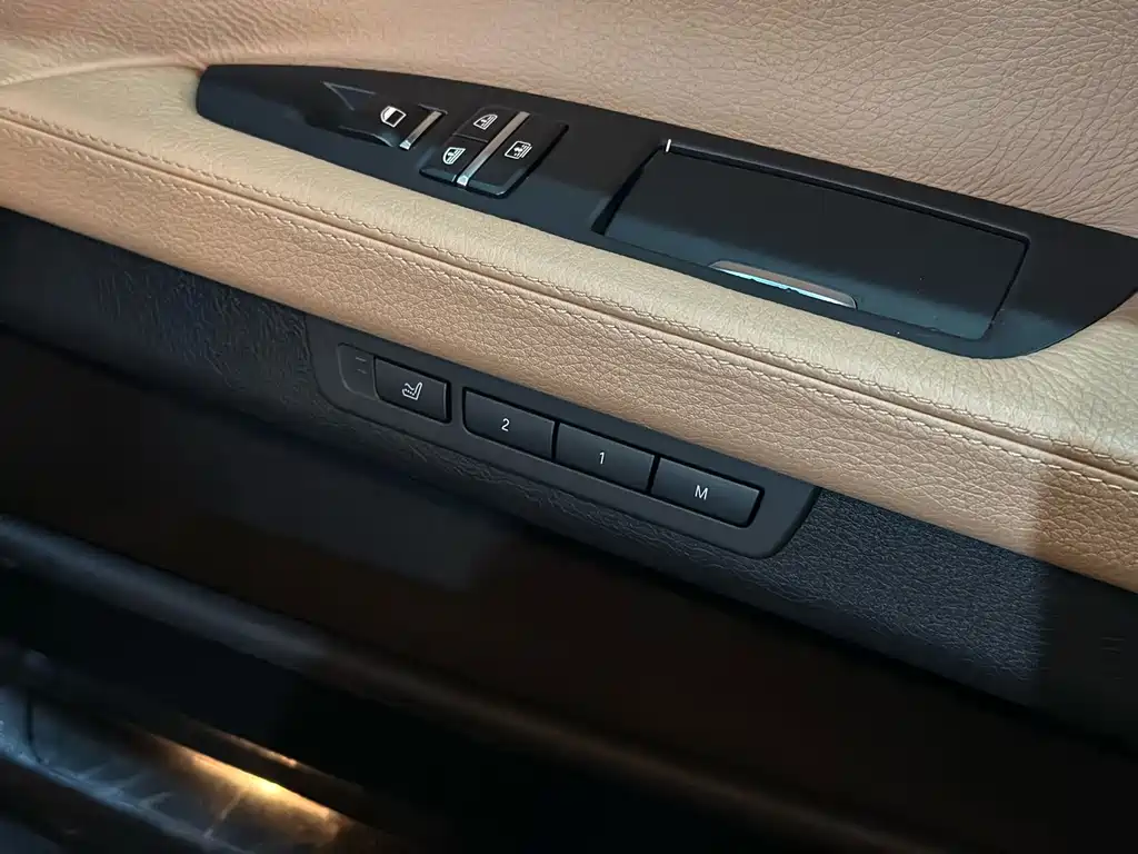 BMW 7 Series 2012 — фото 20