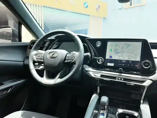 Lexus RX 2023