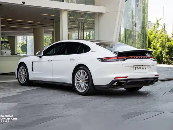 Porsche Panamera 2021