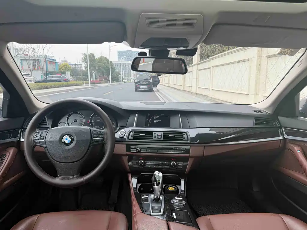 BMW 5 Series 2014 — фото 8