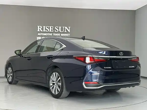 Lexus ES 2018