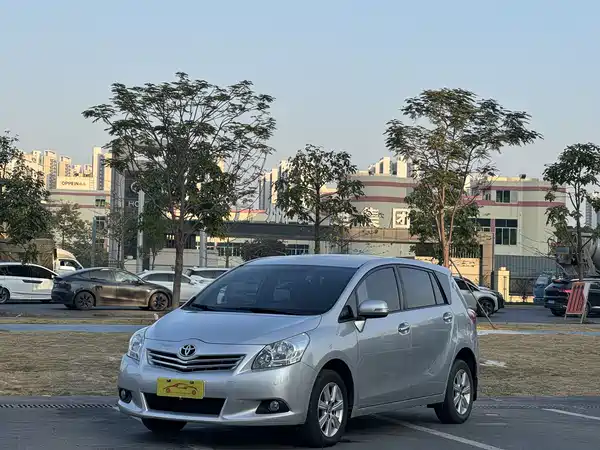 Toyota Yizhi 2012