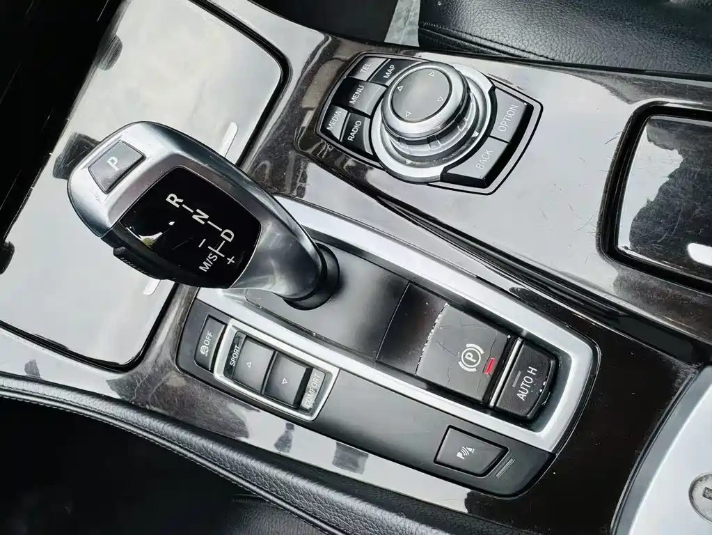 BMW 5 Series 2014 — фото 14