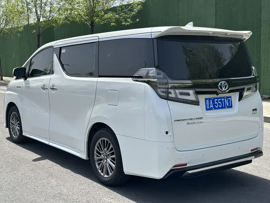 Toyota Vellfire 2023 — фото 9