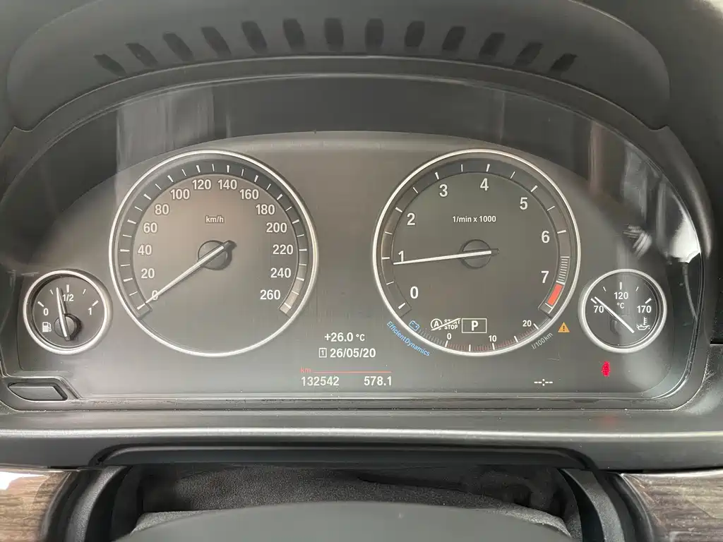 BMW 5 Series 2015 — фото 11
