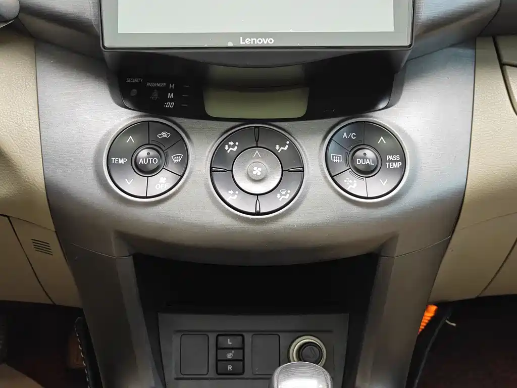 Toyota RAV4 2012 — фото 17