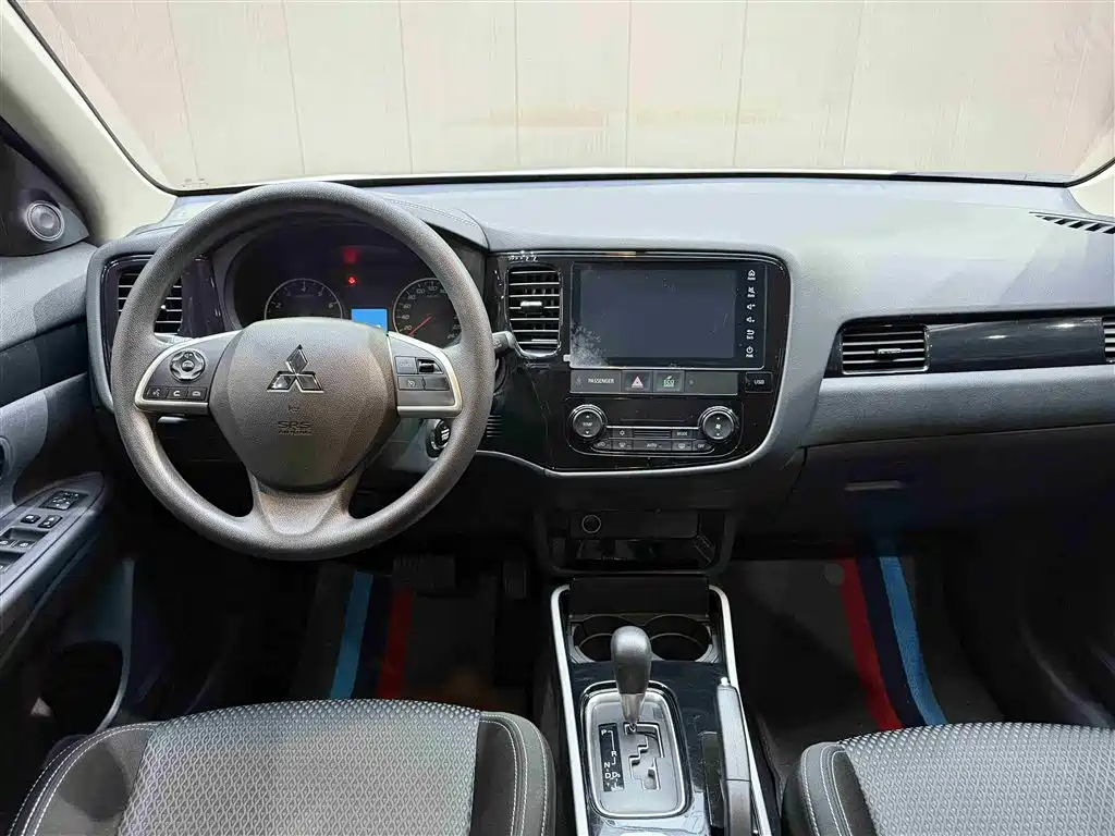 Mitsubishi Outlander 2022 — фото 8