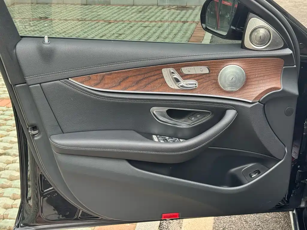 Mercedes-Benz E-Class 2019 — фото 16