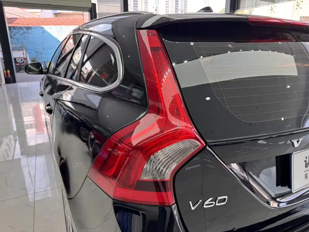 Volvo V60 2014 — фото 25