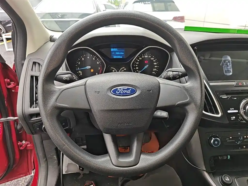 Ford Focus 2016 — фото 11