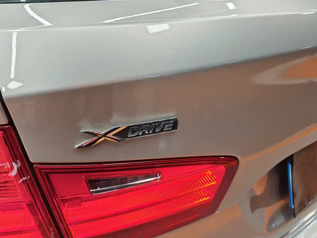 BMW 5 Series 2015 — фото 17